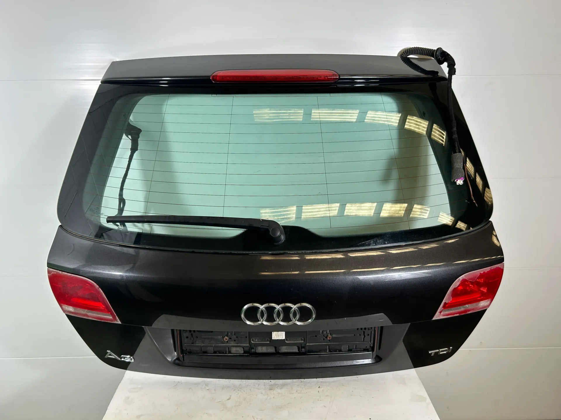 Porton trasero Audi A3 8P 1,6 TDI 8P4827023H