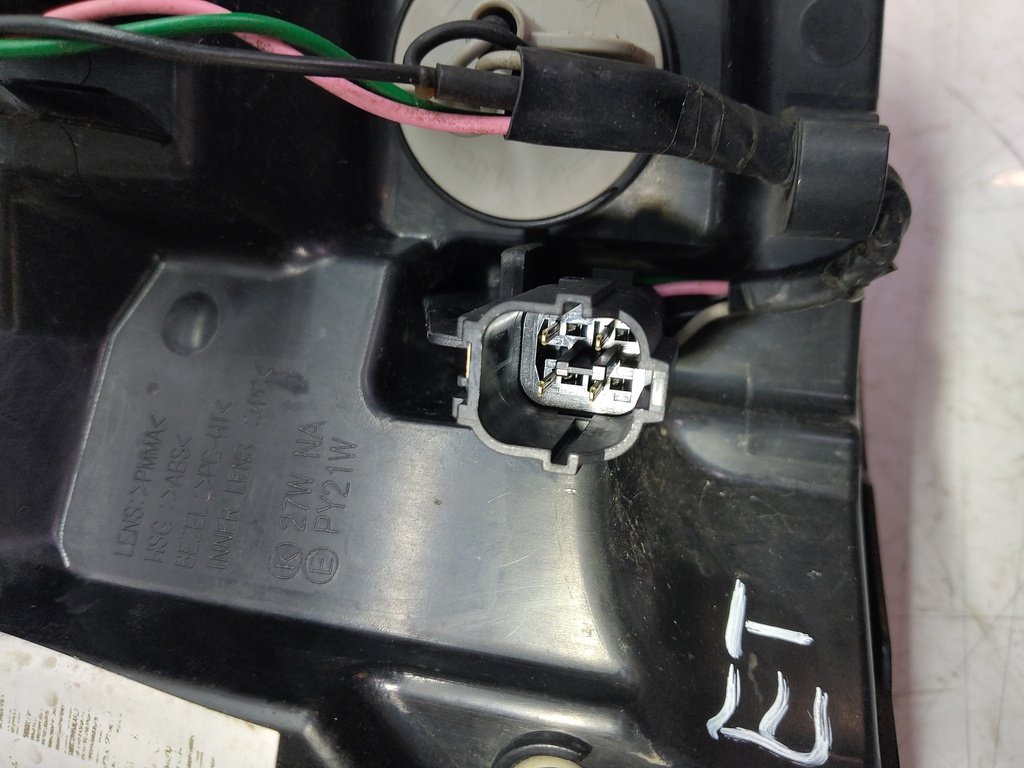 [MTD-510546] Luz trasera derecha Kia Sorento II XM 2.2 CRDi 4WD D4HB