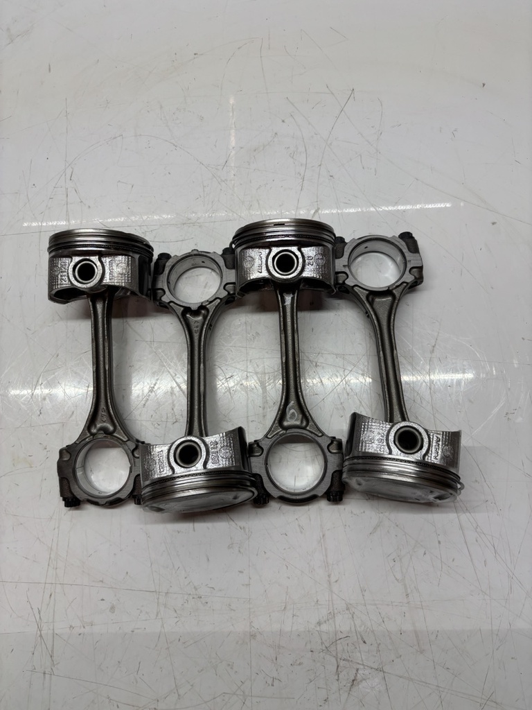 [MTD-497460] Juego de 4 pistones + bielas para Toyota Yaris/Prius 1.5 Hybrid 1NZ-FXE 1NZ