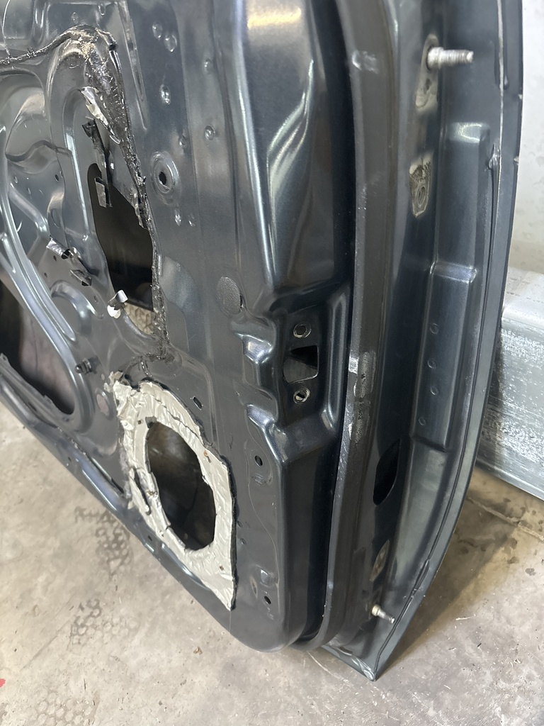 [MTD-504925] Puerta delantera izquierda Mitsubishi L200 Triton KB4T 2.5 DI-D 4D56