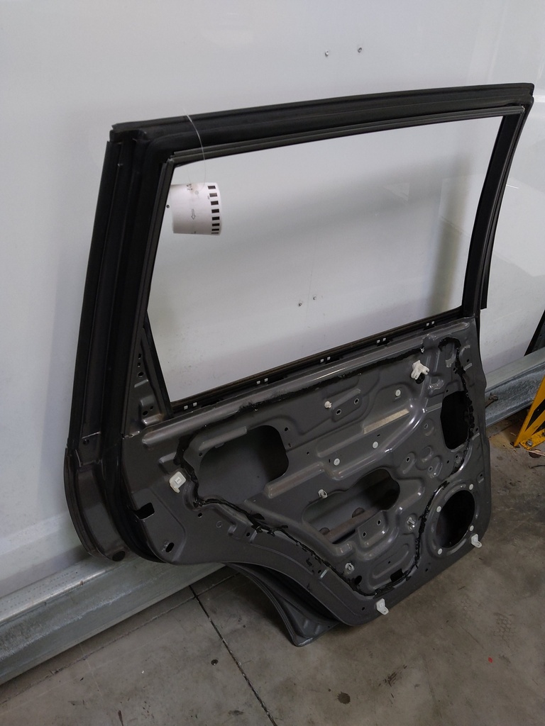 [MTD-505277] Puerta trasera izquierda gris Ssangyong Rexton EX 2.0 Xdi 4x4 D20DTR