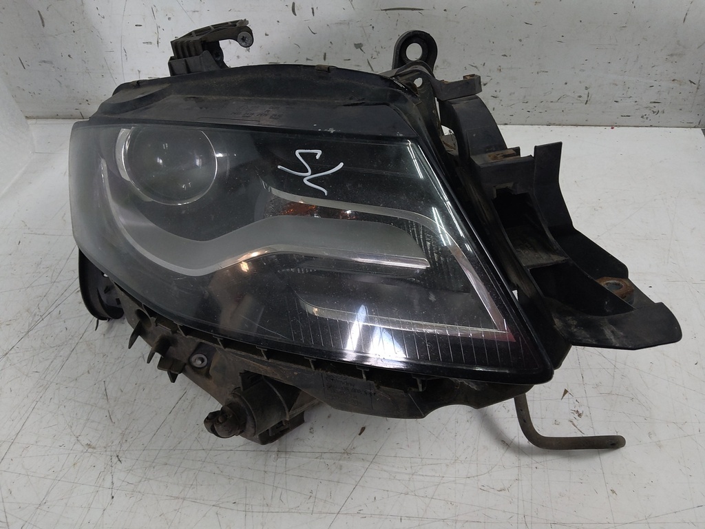 [MTD-527735] Faro derecho Audi A4 B8 Avant S4