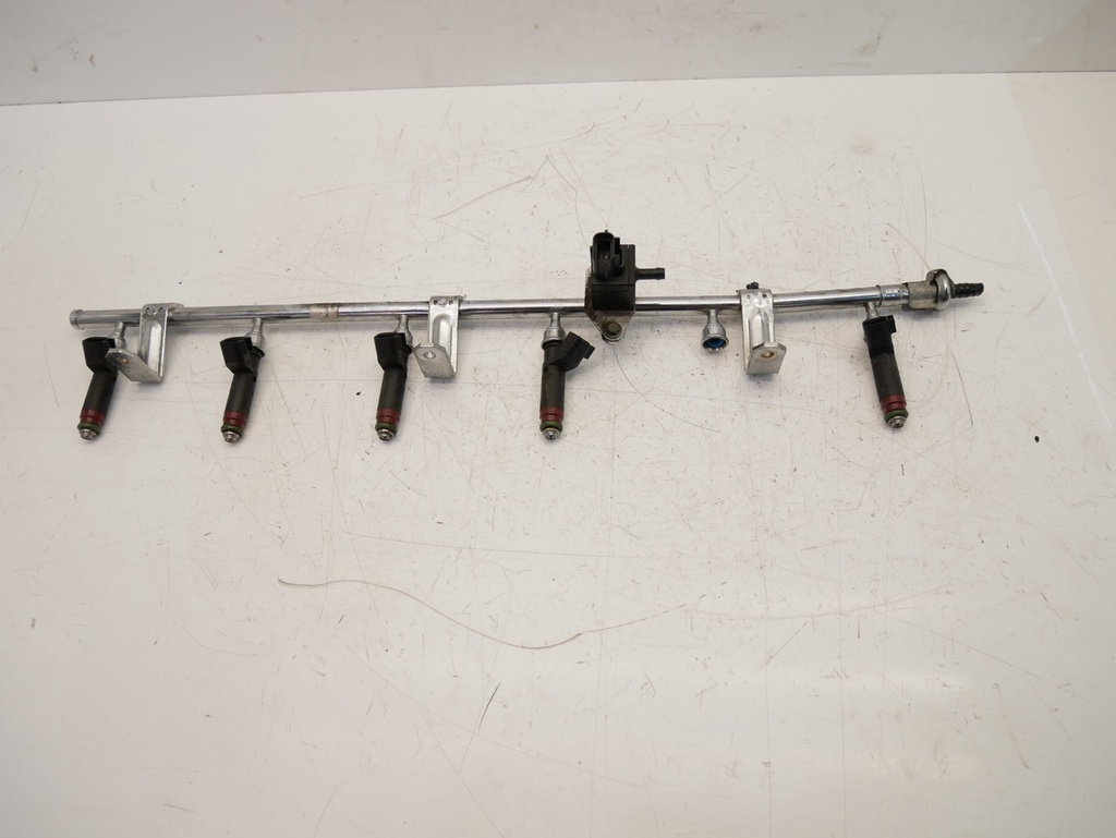 [MTD-482316] Colector de admisión Aston Martin DB9 6.0 V12 AM04 4G4E-9S441-AB