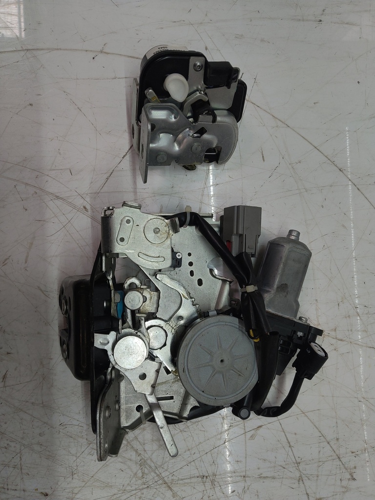 [MTD-511263] Cierre de portón trasero Jeep Cherokee IV WK 3.0 CRD V6 4x4 Diésel EXF, 4589656AB