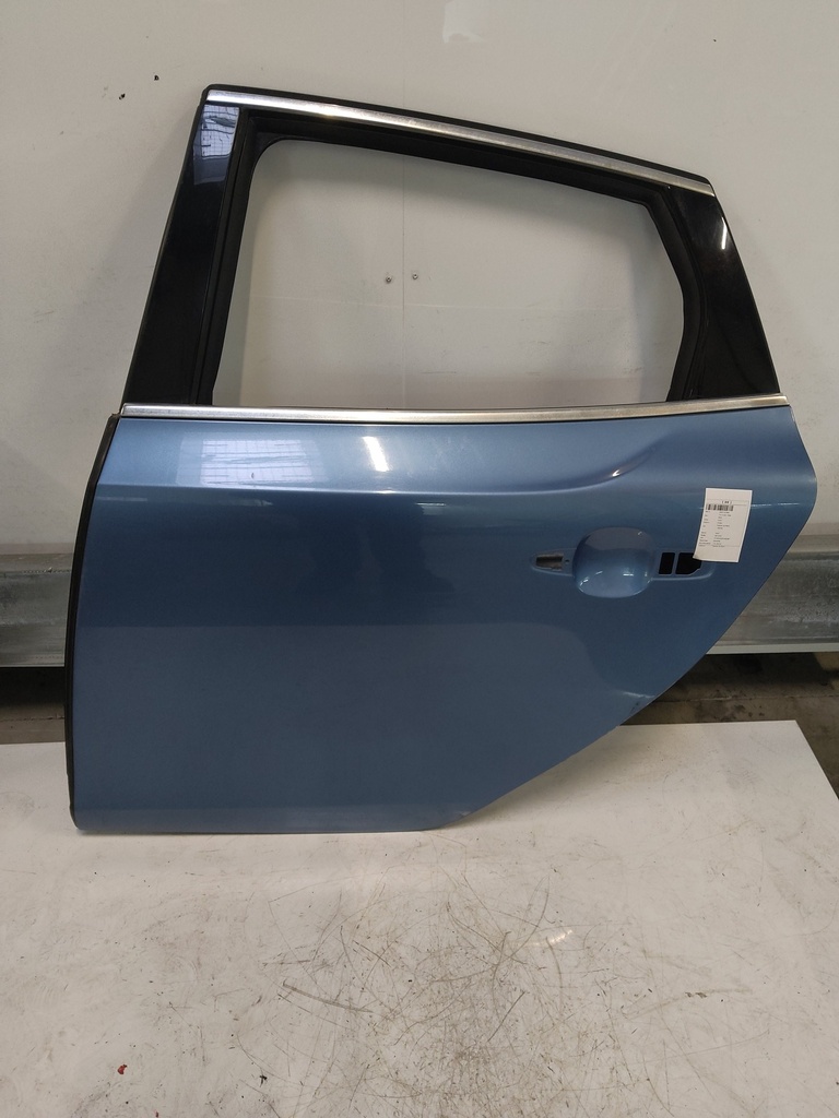 [MTD-516259] Puerta trasera izquierda Volvo V40 2.0 D5204T6