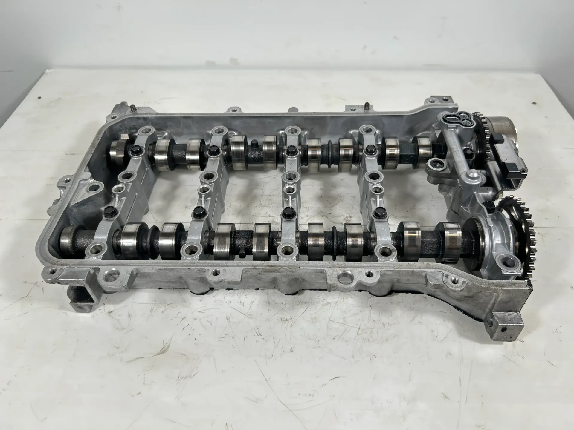Carcasa árbol de levas Toyota Auris 1,8 Hybrid 2ZR-FXE