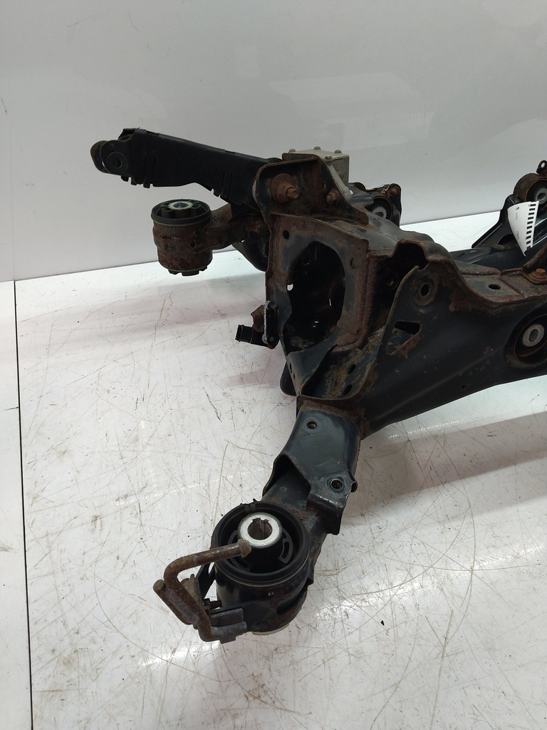 [MTD-527627] Travesaño del eje Land Rover Discovery Sport L550