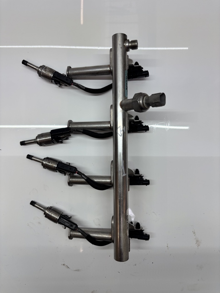 [MTD-455389] Carril del inyector Volvo V40 2.0 T2 B4204T38 31303876