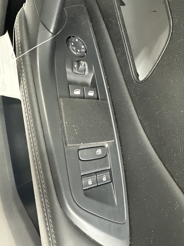 [MTD-498706] Panel de puerta delantera derecha Peugeot 308 1.5 BlueHDI 96kW/131CV 2023