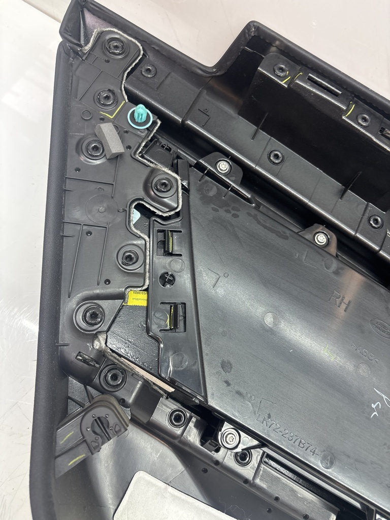 [MTD-500684] Panel de puerta trasera derecha Land Rover Discovery Sport L550 LK72-25568-A