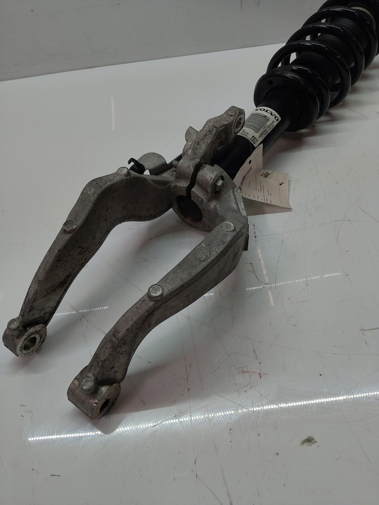[MTD-501489] Puntal de suspensión Volvo V60 MK2 Cross Country 227 2.0 B4 Mild-Hybrid 32269681