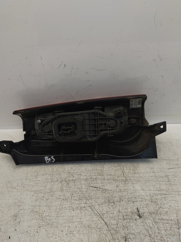 [MTD-527394] Luz trasera izquierda Peugeot Rifter