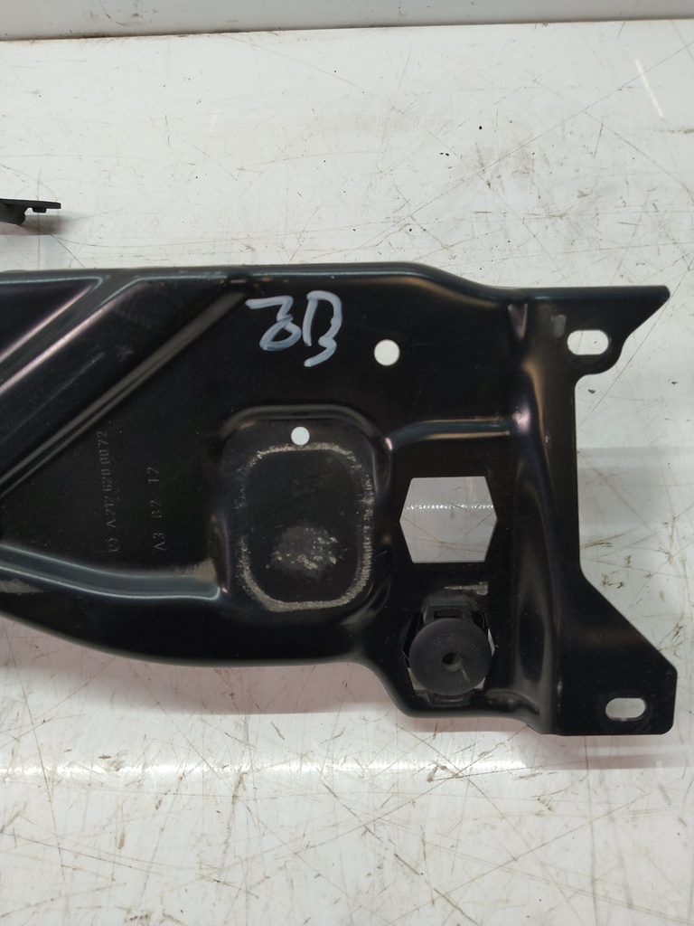 [MTD-518075] Soporte de rejilla del radiador Mercedes Clase E W212 2.2 OM651.924 651.924
