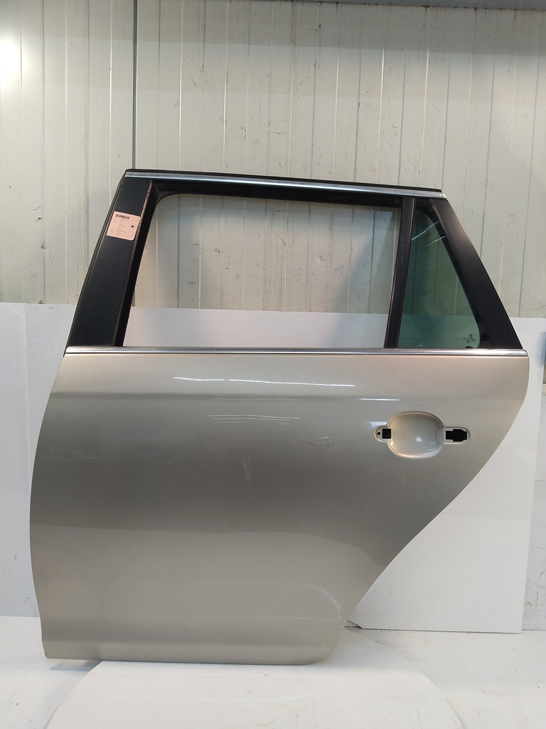 [MTD-519416] Puerta trasera izquierda plateada P7W VW Golf VI AJ5 2.0 TDI CFHC CFH 1K9833311B