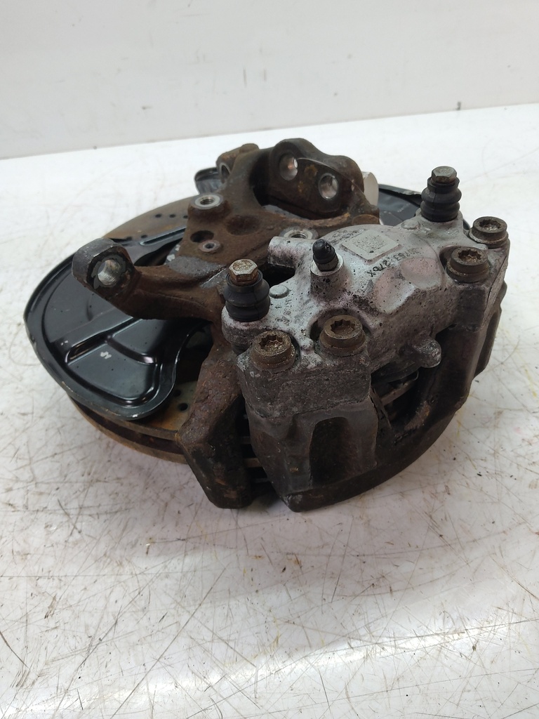 [MTD-513436] Cubo de rueda delantera izquierda Mercedes Clase C T-Modelo S204 A2043320101