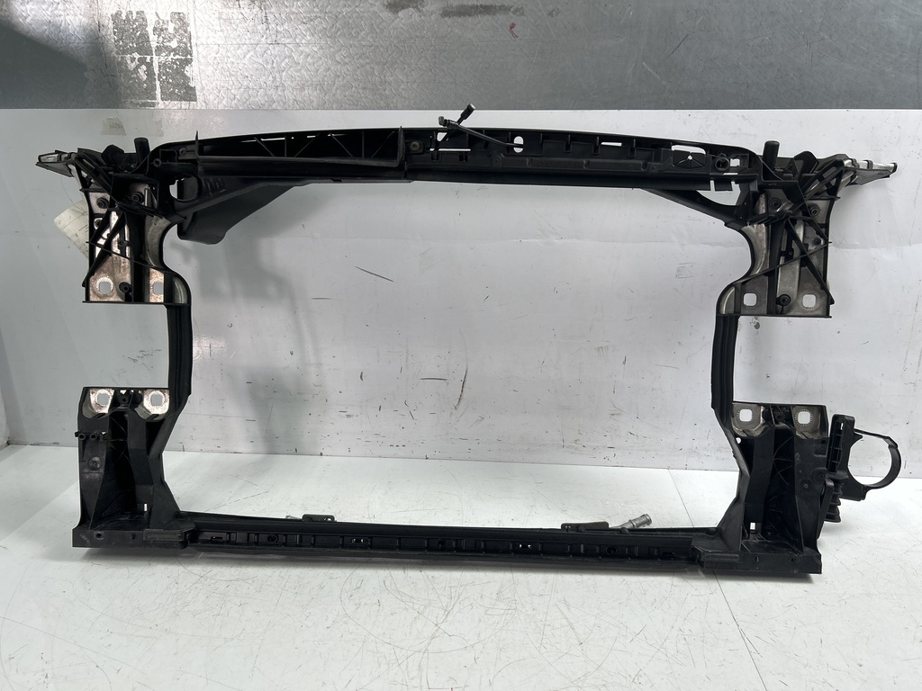 [MTD-498605] Soporte de rejilla del radiador Audi A4 8WC 3.0 TDI V6 2022