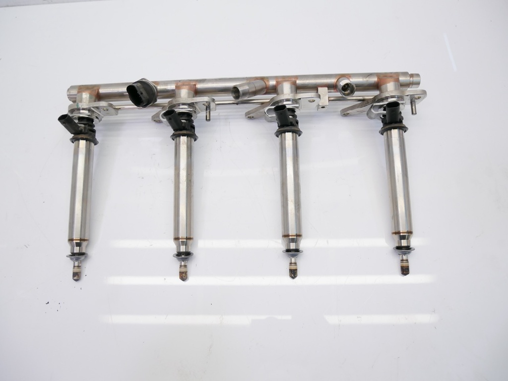 [MTD-410551] Rampa de inyectores Mercedes-Benz CLS C218 / X218, E-Klasse W212 / S212 4.7 V8 M 278.922