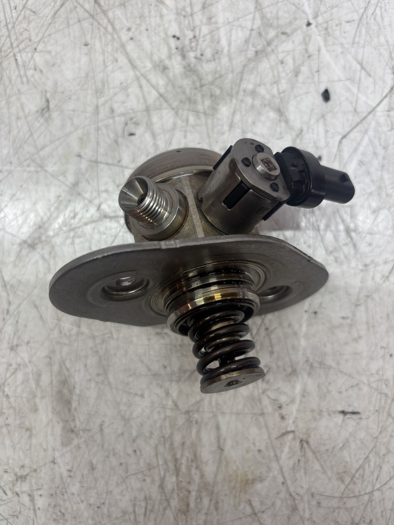 [MTD-483168] Bomba de combustible BMW Serie 7 G11 4.4 V8 N63B44C 8601015