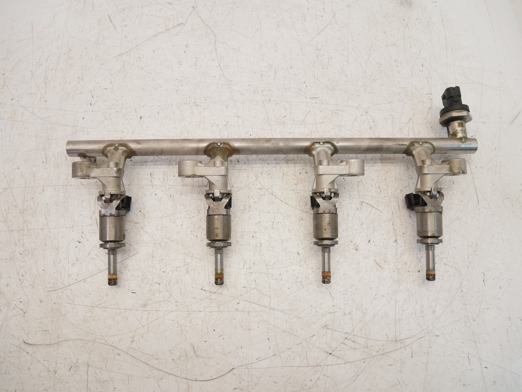 [MTD-483936] Barra de inyectores Mazda 3 6 2.0 gasolina PEY7 PE0113150B