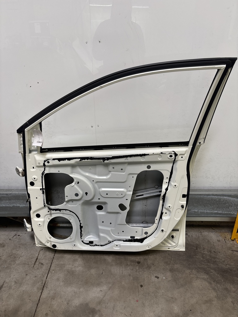 [MTD-508291] Puerta blanca Ssangyong Korando CK 2.0 e-XDI Diesel D20DTF 671.950