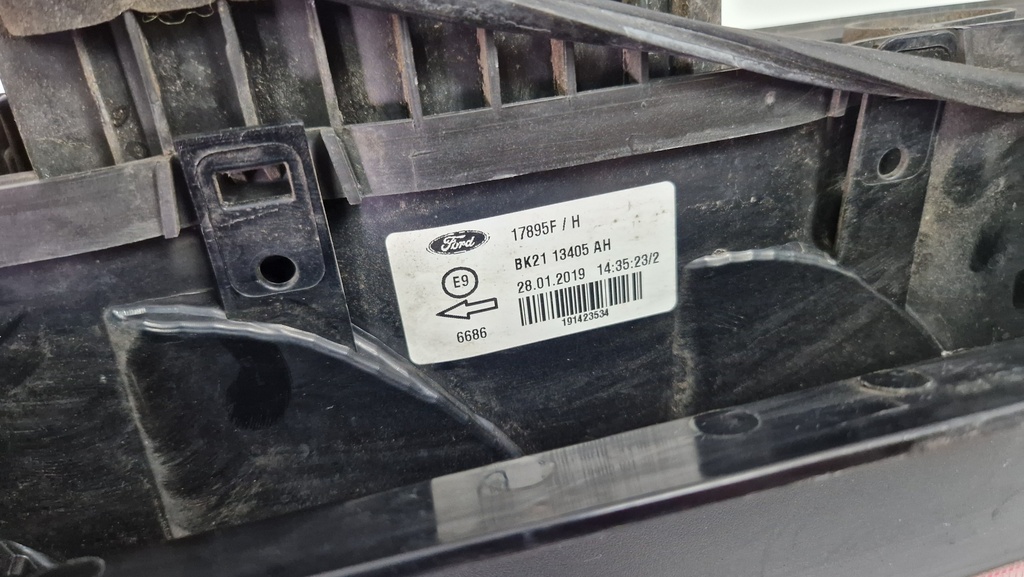 [MTD-509647] Luz trasera izquierda Ford Transit Custom V362 2.0 EcoBlue YLF6 BK21-13405-AH
