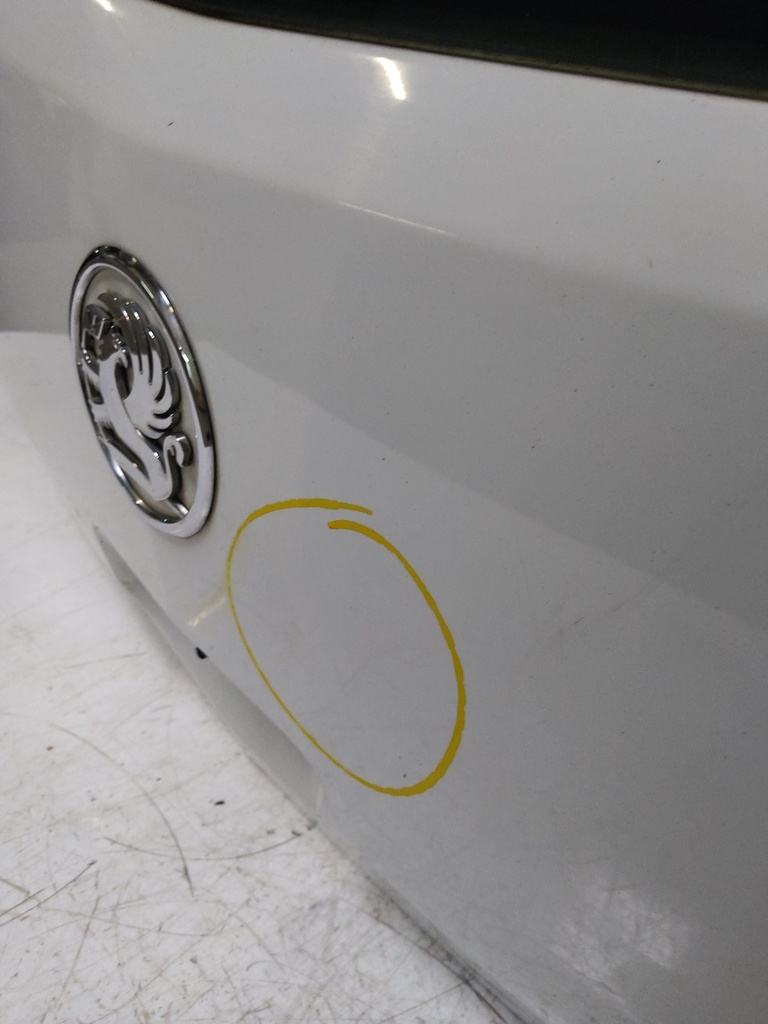 [MTD-519412] Tapa del maletero blanca Opel Corsa MK III 1.4 A14XER