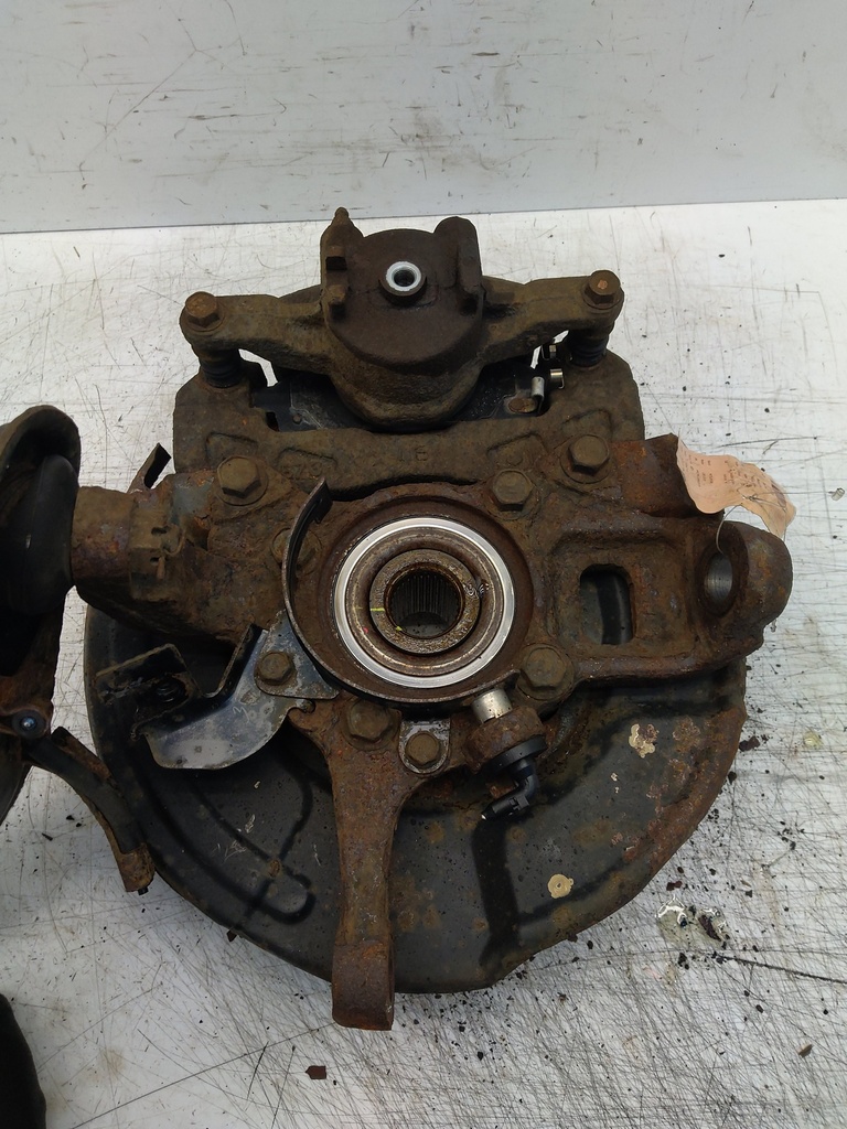 [MTD-519726] Cubo de rueda delantera derecha Mitsubishi L200 2.4 4N15