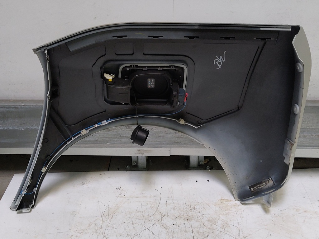 [MTD-520628] Guardabarros trasero derecho BMW i3 I01 51137369572 Blanco (B85)
