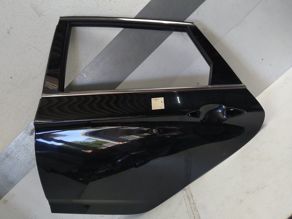 [MTD-522574] Puerta trasera izquierda Hyundai I40 2016 D4FD 1.7 79410-3K000 Phantom Black Pearl