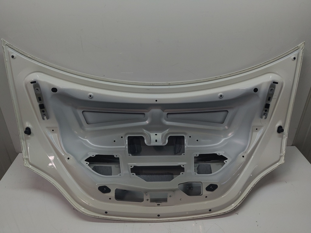 [MTD-505604] Portón trasero calcita blanca 650 Mercedes CLA 180 Coupé C117 270.910