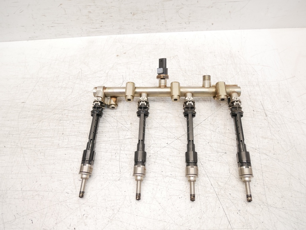 [MTD-456327] Riel de inyectores Citroën Peugeot 308 Partner 1.2 HN01 HNZ EB2DT 175222462R