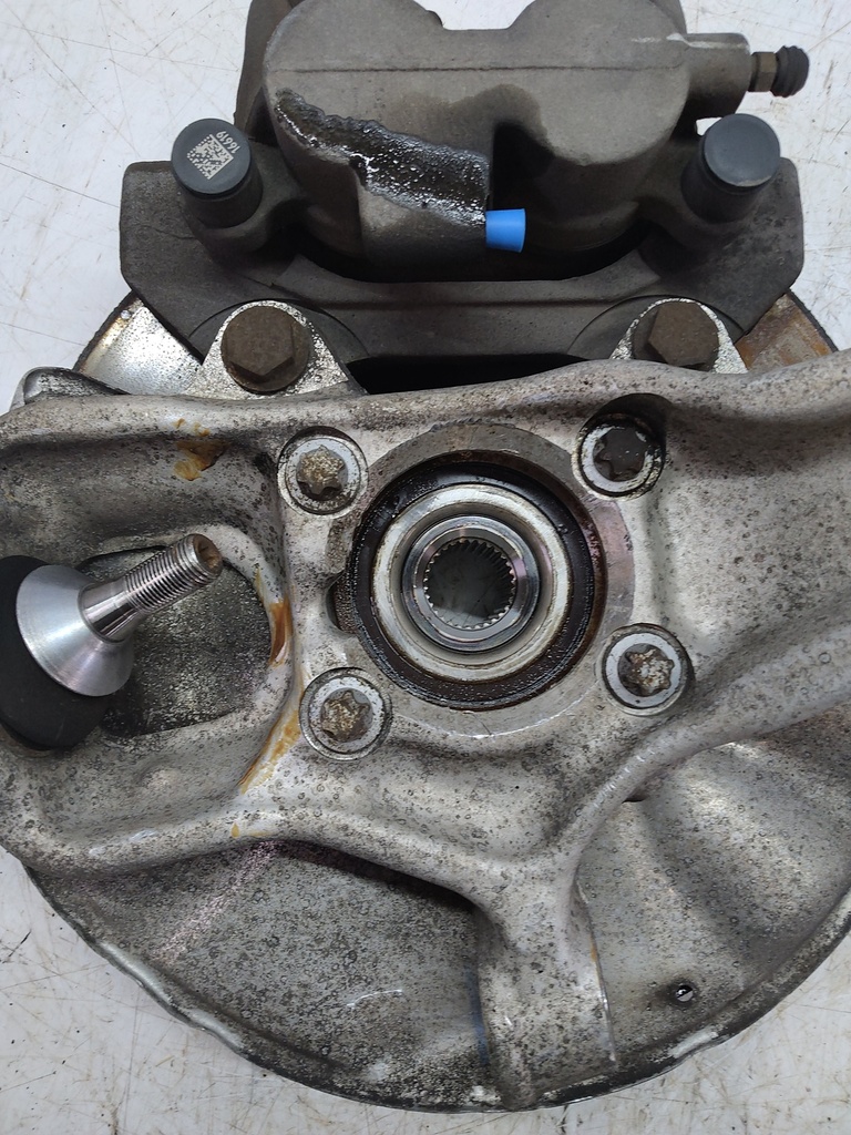 [MTD-519473] Cubo de rueda delantera izquierda Mercedes Clase M W166 ML350 A1663300920