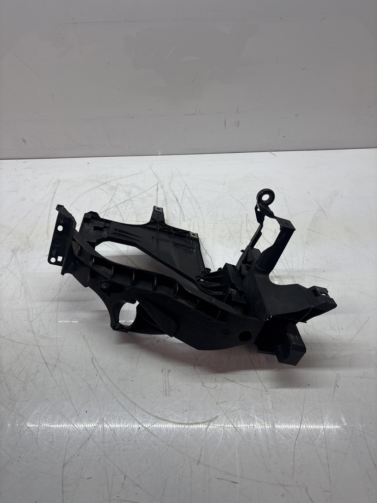 [MTD-498741] Soporte de faro delantero Audi A5 8TA 2.0 TDI 140 kW 190 CV