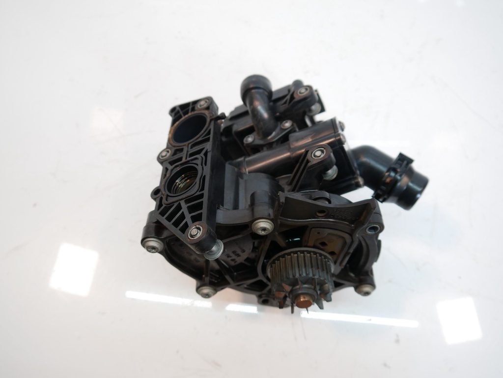 [MTD-464277] Carcasa del termostato Audi A4 B8 A5 1.8 TFSI CJEB CJE 06L121111H