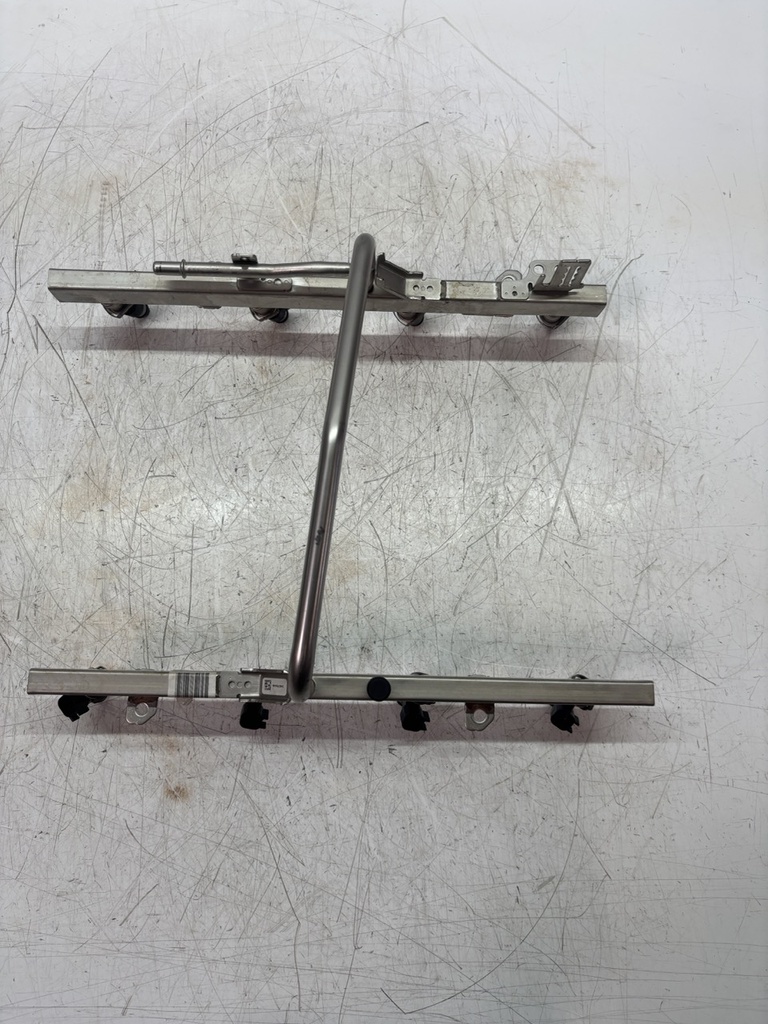 [MTD-483547] Riel de inyectores Cadillac Escalade 6.2 gasolina L94