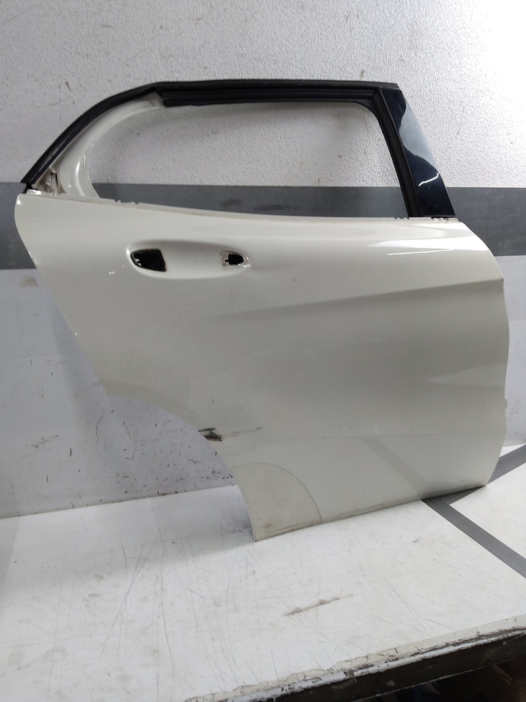 [MTD-526593] Puerta trasera derecha Mercedes-Benz GLA 45 x156