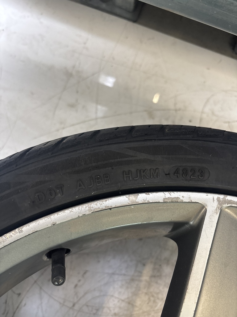 [MTD-517609] Llanta de aleación 19" Audi A3 S3 8VS 2.0 CJXC CJX 8V0601025AS