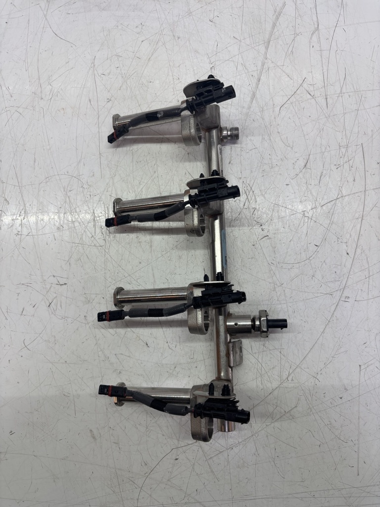 [MTD-453158] Colector de inyección Volvo XC40 2.0 B5 Mild Hybrid B420T2 31478396