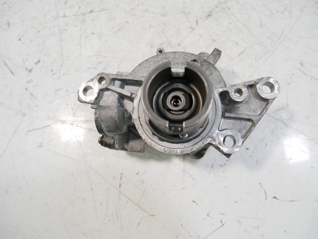 [MTD-452478] Bomba de vacío Toyota GR86 2.4 gasolina FA24D 24110236