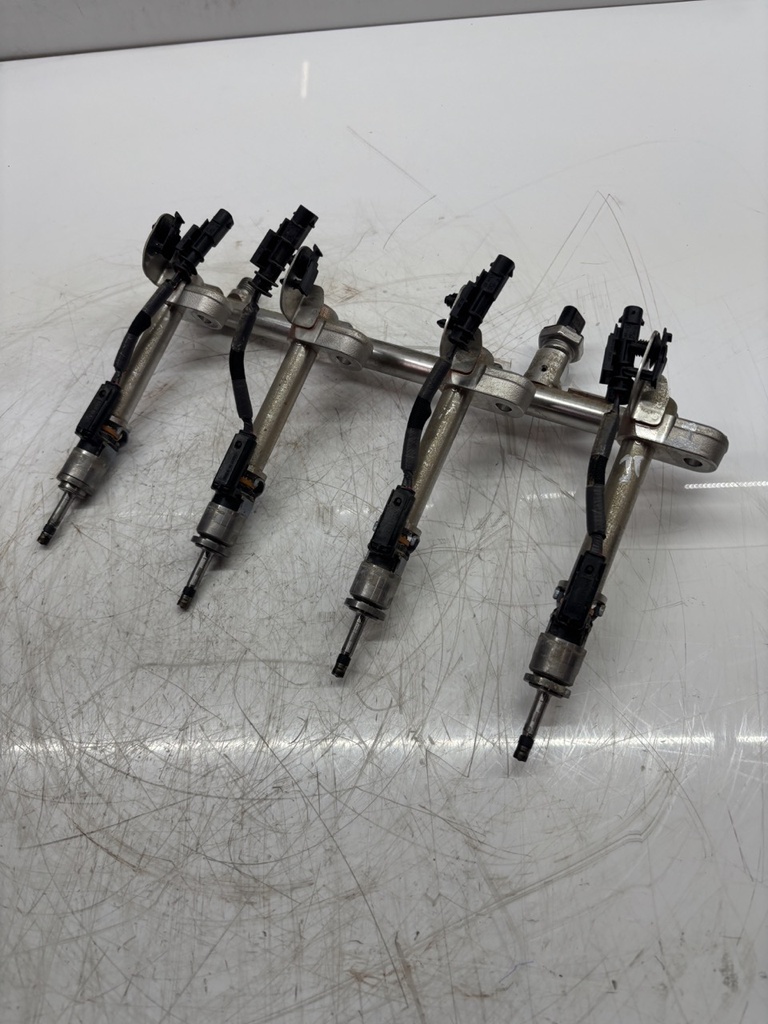 [MTD-443237] Rampa de inyectores Volvo XC40 2.0 B4 Hybrid B420T5 31478395