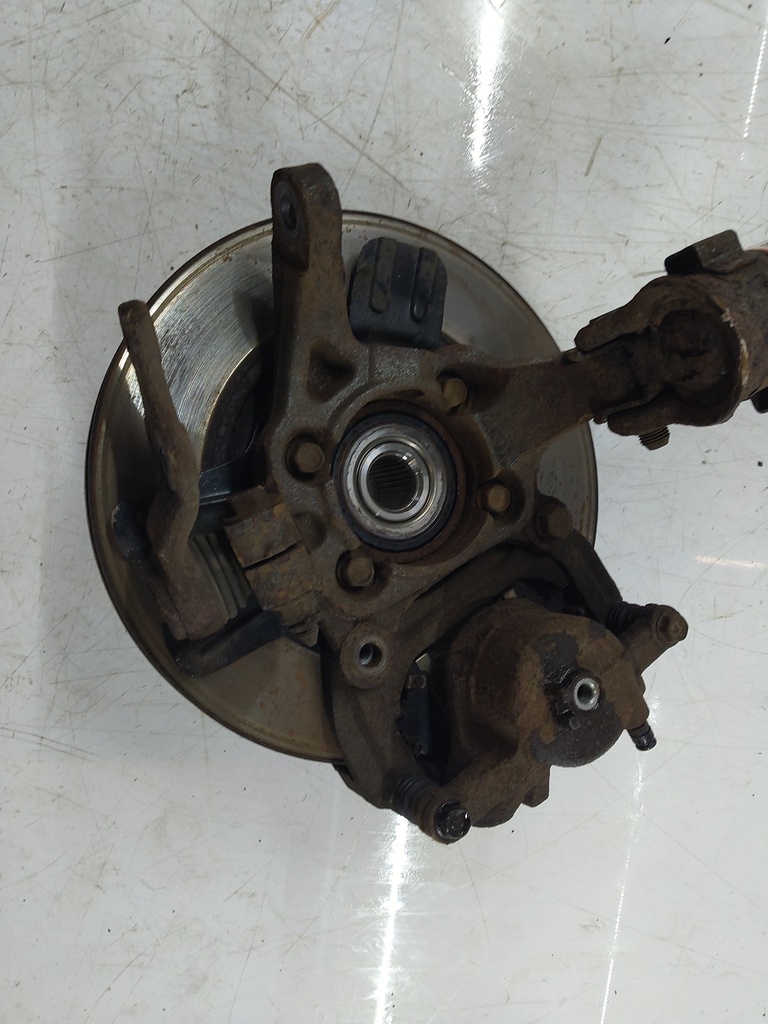 [MTD-526205] Buje de rueda delantero derecho Kia Carens IV