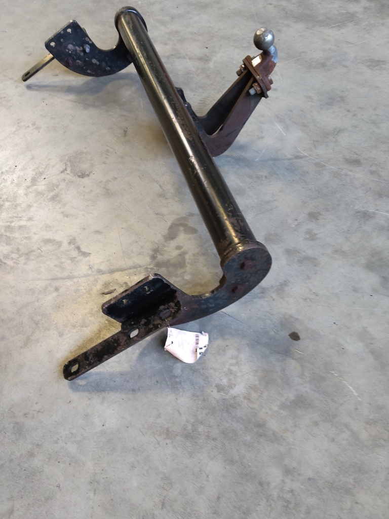[MTD-503866] Acoplamiento de remolque Nissan X-Trail T32 1.6 dCi R9M410 R9M