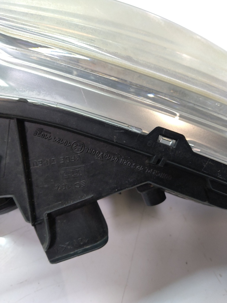 [MTD-508543] Faros delanteros Peugeot 208 CA 1.0 VTi 68 CV 2013