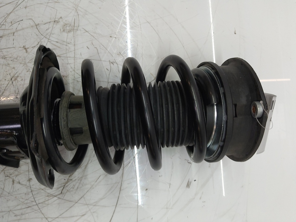 [MTD-514375] Muelle izquierdo puntal defectuoso Audi A3 8VS S3 2.0 DJHA DJH 8V0413029P