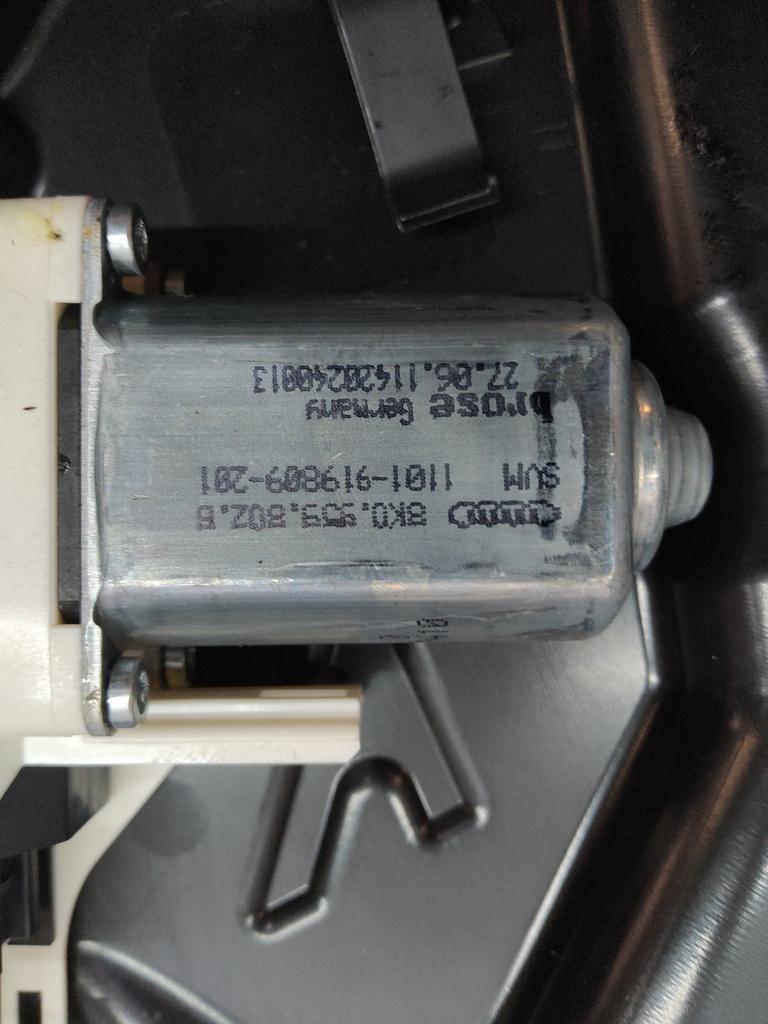 [MTD-515453] Panel de puerta VW Touareg 3.0 V6 TDI Diesel CRCA CRC 7P6837756B
