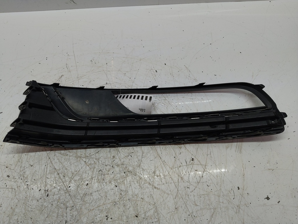 [MTD-526088] Rejilla delantera derecha VW Passat B7