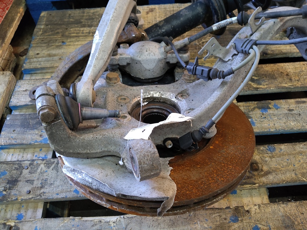 [MTD-524561] Manguito de suspensión del cubo de rueda delantero izquierdo AUDI A4 B8 Avant S4 quattro 2010