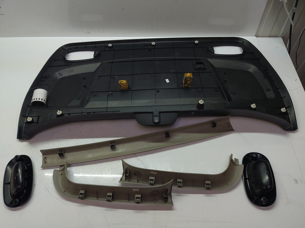 [MTD-504670] Embellecedor del portón trasero Panelling Ssangyong Rexton EX D20DTR OM671.960