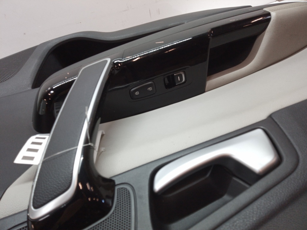 [MTD-501126] Panel de puerta Kia Sportage 4 QLE QL 1.6 T-GDI AWD Gasolina G4FJ