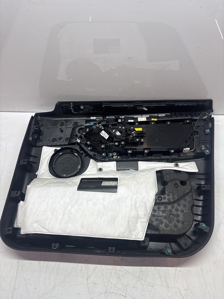 [MTD-500871] Panel de puerta delantera izquierda Land Rover Discovery Sport L550 2.0 D 204DTY
